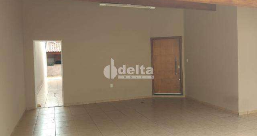 Casa residencial disponível para locação e venda no bairro Santa Mônica em Uberlândia-MG