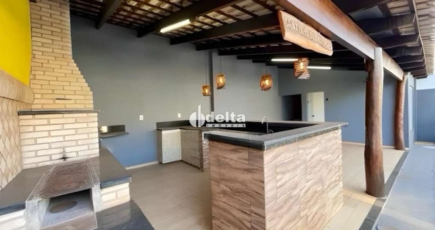 Casa residencial disponível para locação no bairro Santa Mônica em Uberlândia-MG.