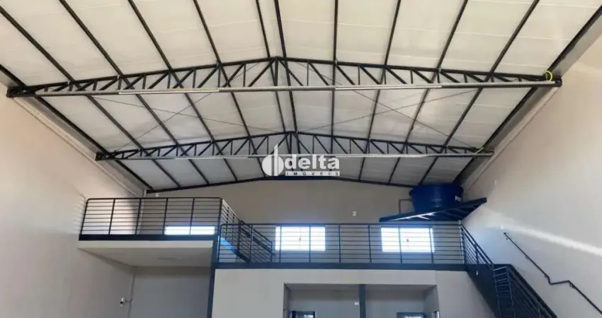 Galpão disponível para venda no bairro Segismundo Pereira em Uberlândia-MG