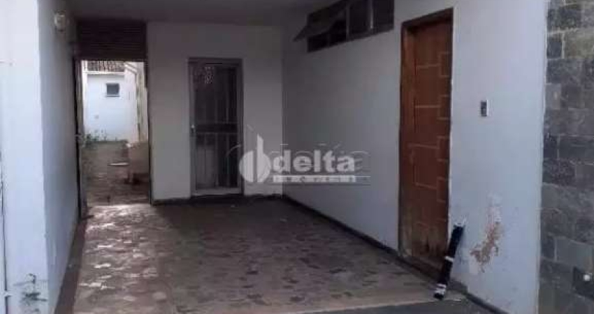 Casa residencial disponível para venda no bairro Bom Jesus em Uberlândia-MG