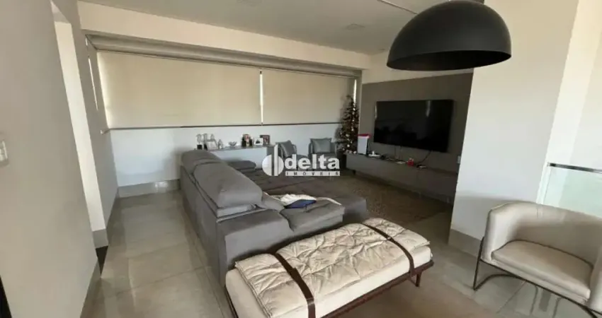 Cobertura  disponível para venda no bairro Santa Mônica em Uberlândia-MG