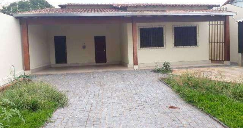 Casa disponível para venda no bairro Cidade Jardim em Uberlândia-MG.