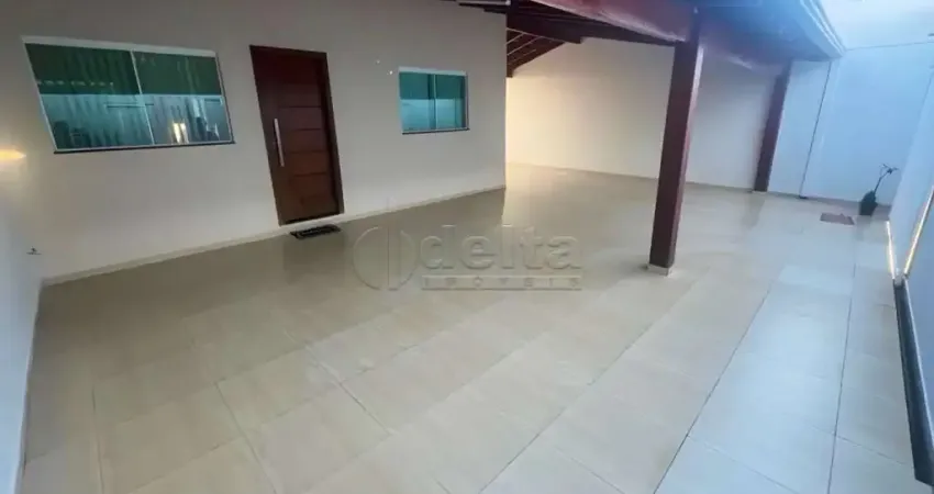 Casa disponível para venda no bairro Jardim Patrícia em Uberlândia-MG.
