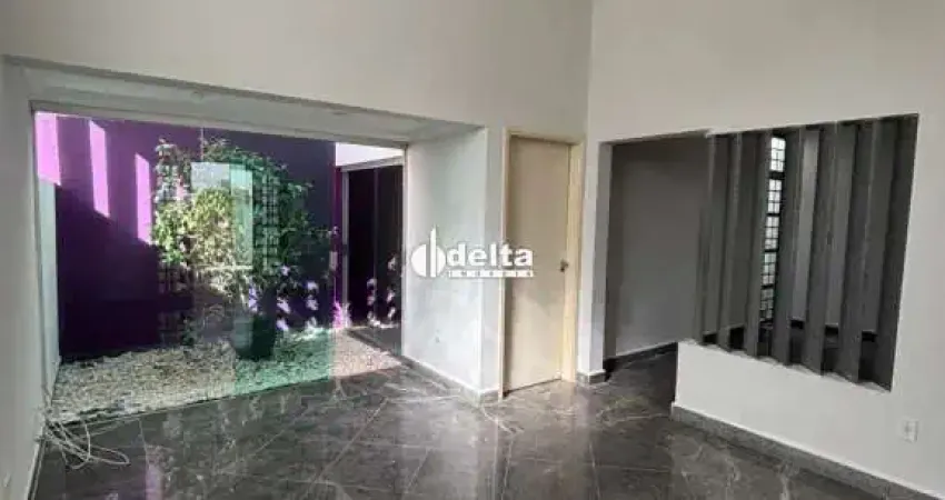 Casa residencial de 3 quartos sendo 1 suíte disponível para locação e venda no bairro osvaldo rezende em uberlândia - mg.