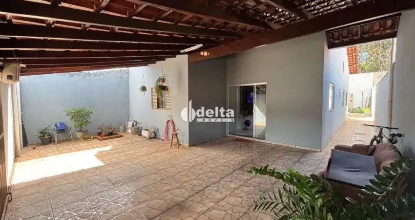 Casa disponível para venda no bairro Tancredo Neves em Uberlândia-MG