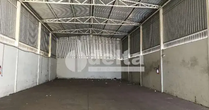 Galpão comercial disponível para locação no bairro marta helena em uberlândia-mg