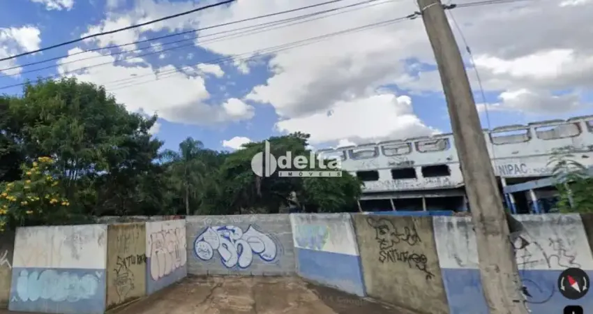 Área disponível para venda no bairro Osvaldo Rezende em Uberlândia-MG