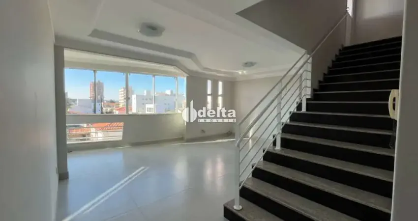 Cobertura disponível para venda no bairro Santa Mônica em Uberlândia-MG