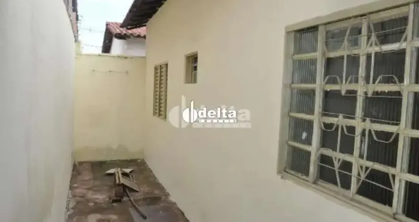Casa disponível para venda no bairro Nova Uberlândia em Uberlândia-MG