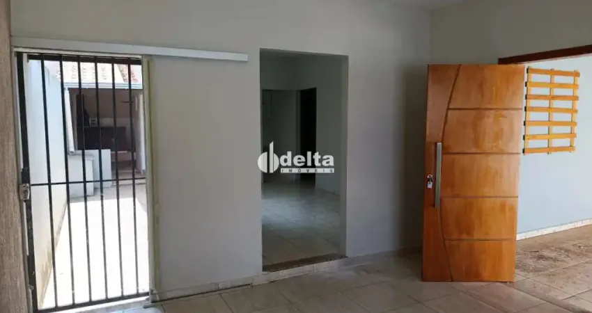 Casa residencial com 4 quartos sendo 1 suíte disponível para locação e venda no bairro laranjeiras em uberlândia - mg.