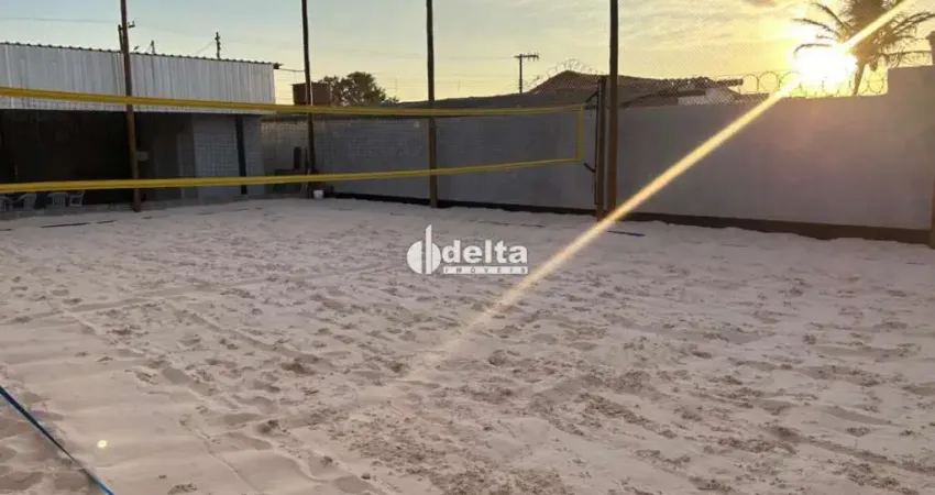 Casa comercial disponível para venda no bairro jardim ipanema em uberlândia-mg.