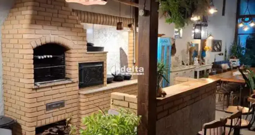 Casa residencial disponível para venda no bairro cidade jardim em uberlândia-mg.