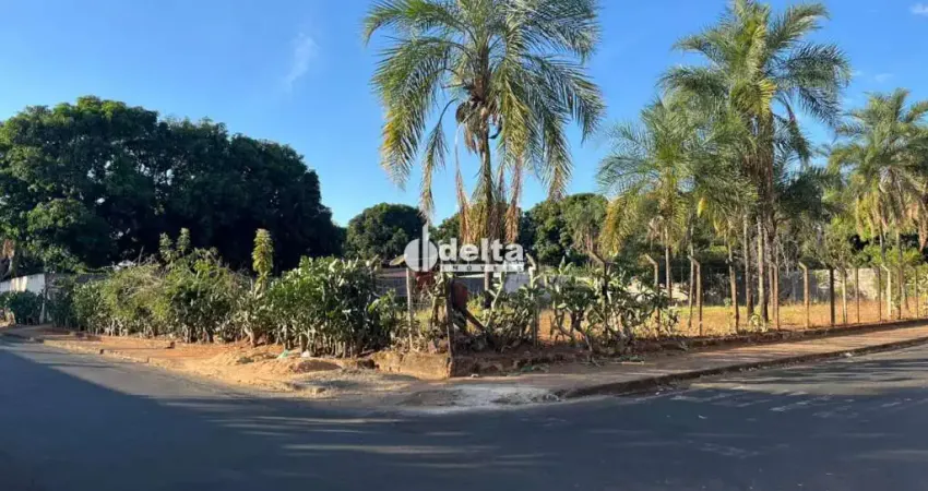 Área disponível para venda no bairro chácaras tubalina e quartel em uberlândia-mg.