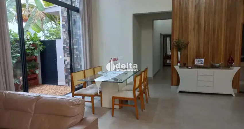 Casa em condomínio disponível para venda no bairro nova uberlândia em uberlândia-mg.