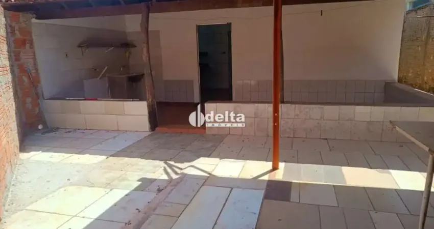 Casa residencial com 3 quartos disponível para venda no bairro tibery em uberlândia-mg.