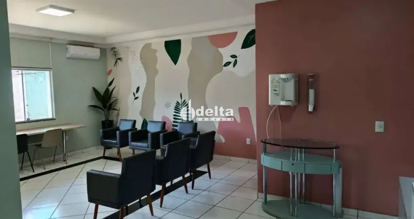 Casa comercial com 4 quartos disponível para venda no bairro cidade jardim em uberlândia-mg.