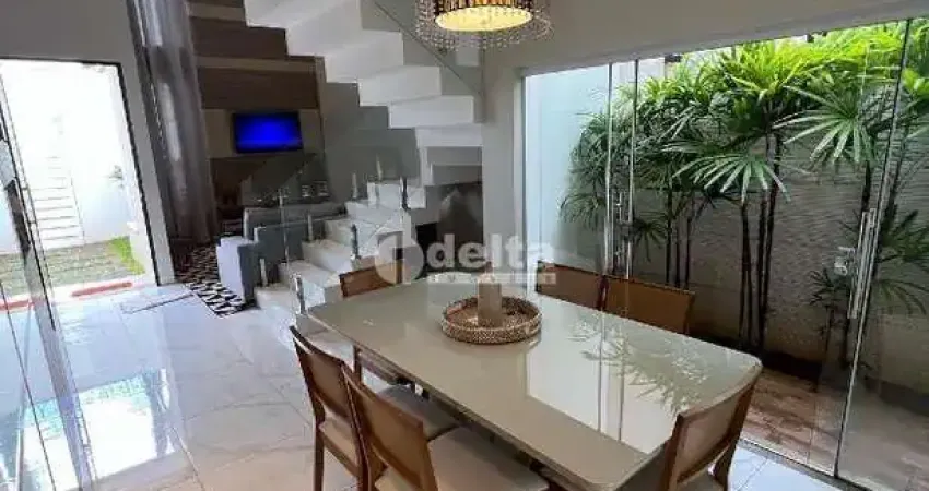 Casa residencial com 4 quartos sendo 1 suíte no bairro jardim patrícia em uberlândia - mg.