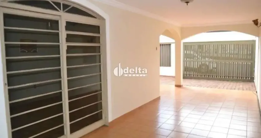 Casa com 03 quartos disponível para venda no bairro centro em uberlândia mg