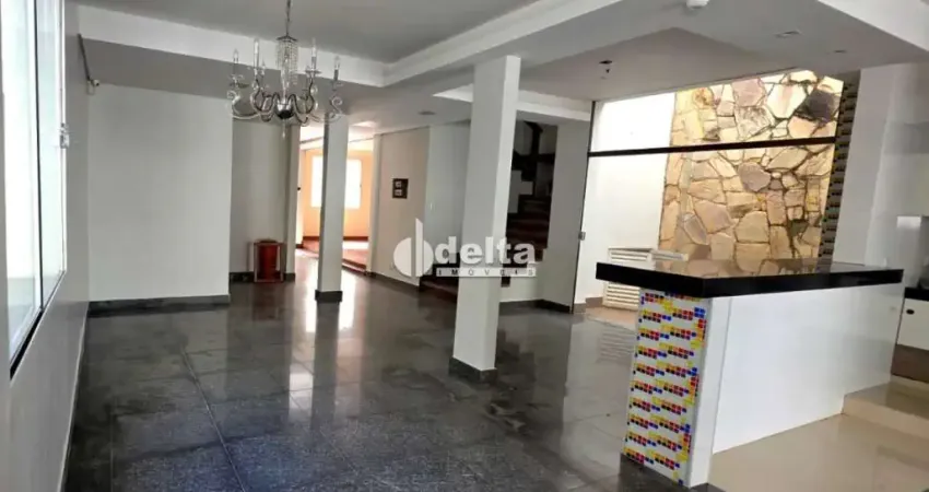 Casa residencial com 5 quartos sendo 3 suítes disponível para venda no bairro bom jesus em uberlândia - mg.