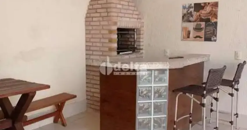 Casa residencial com 3 quartos disponível para locação no bairro vigilato pereira em uberlândia - mg.