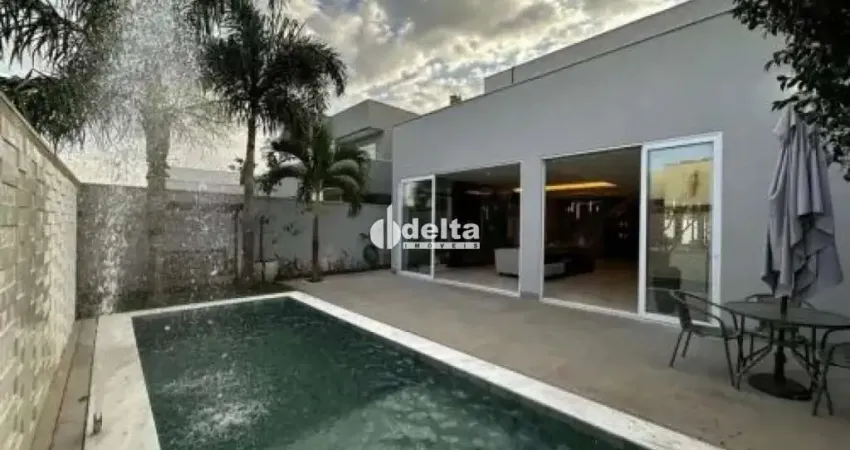 Casa residencial em condomínio fechado com 3 suítes disponível para venda no bairro laranjeiras em uberlândia - mg.