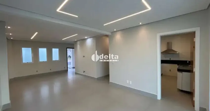 Casa estilo sobrado em condomínio com 4 quartos sendo 2 suítes disponível para locação no bairro gávea em uberlândia - mg.