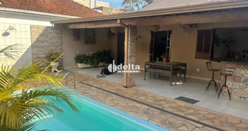 Casa residencial com 4 quartos sendo 1 suíte disponível para venda no bairro bom jesus em uberlândia - mg.