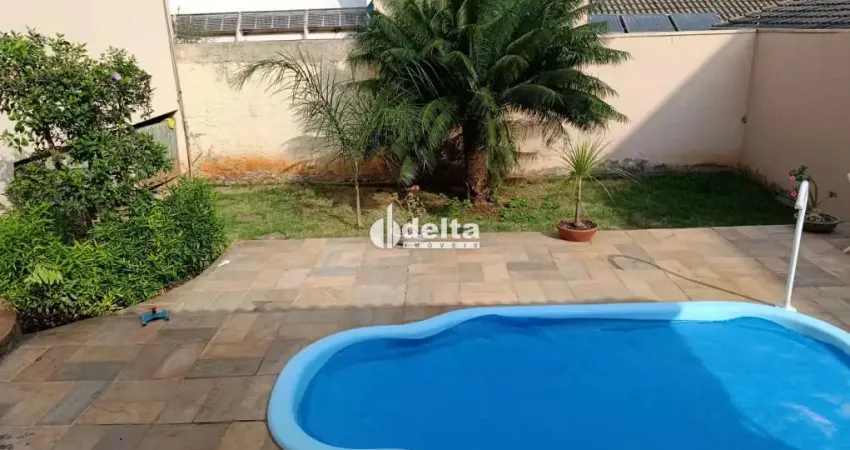 Casa residencial com 4 quartos sendo 3 suíte disponível para locação e venda bairro lidice uberlândia - mg.