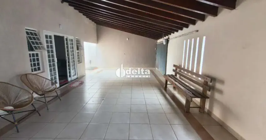 Casa residencial com 3 quartos sendo 1 suíte disponível para venda no bairro presidente roosevelt em uberlândia-mg