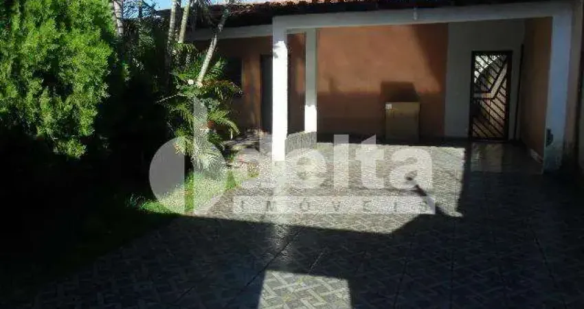 Casa residencial com 3 quartos sendo 1 suíte disponível para locação e venda no bairro jardim das palmeira em uberlândia - mg.