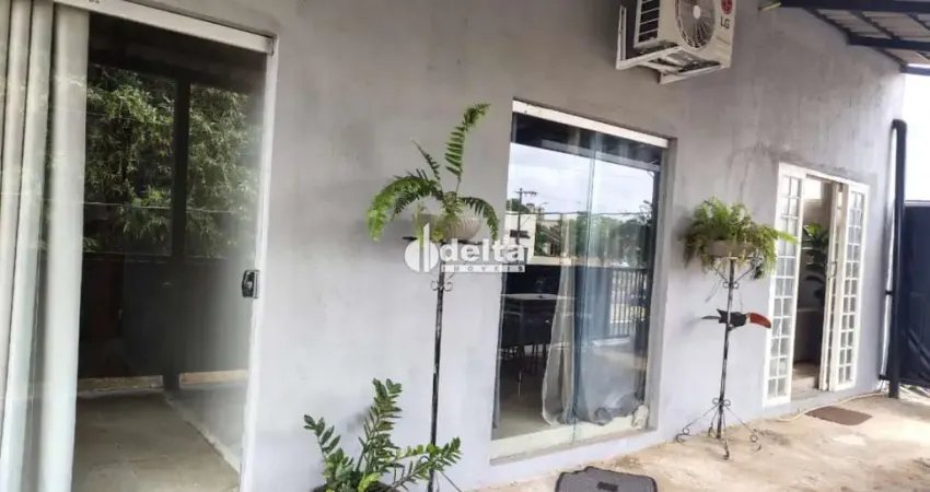 Casa residencial com 2 quartos e 1 suíte disponível para venda no bairro jardim das palmeiras em uberlândia-mg