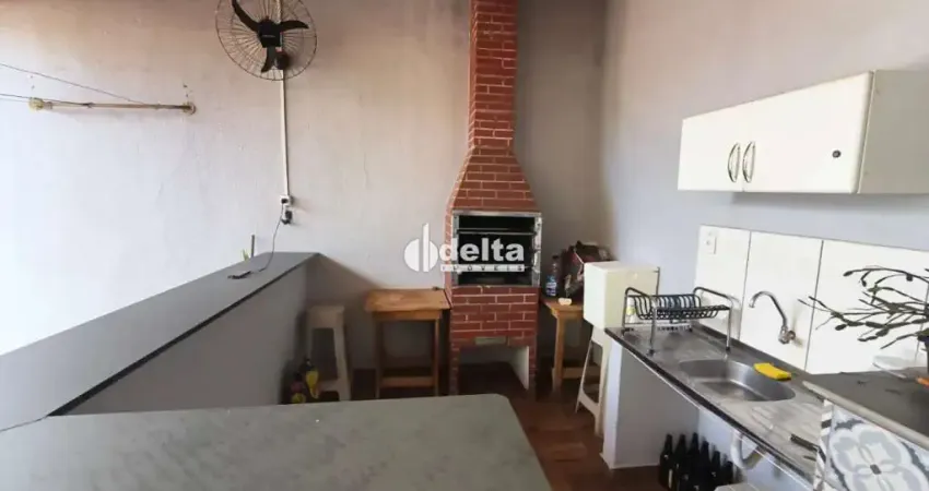 Casa residencial com 3 quartos disponível no bairro luizote de freitas em uberlândia - mg.