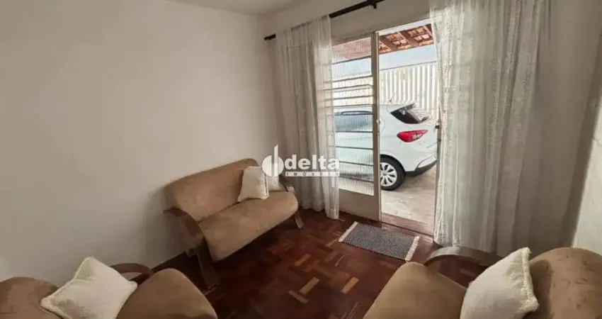 Casa residencial com 3 quartos disponível para venda no bairro cazeca em uberlândia-mg