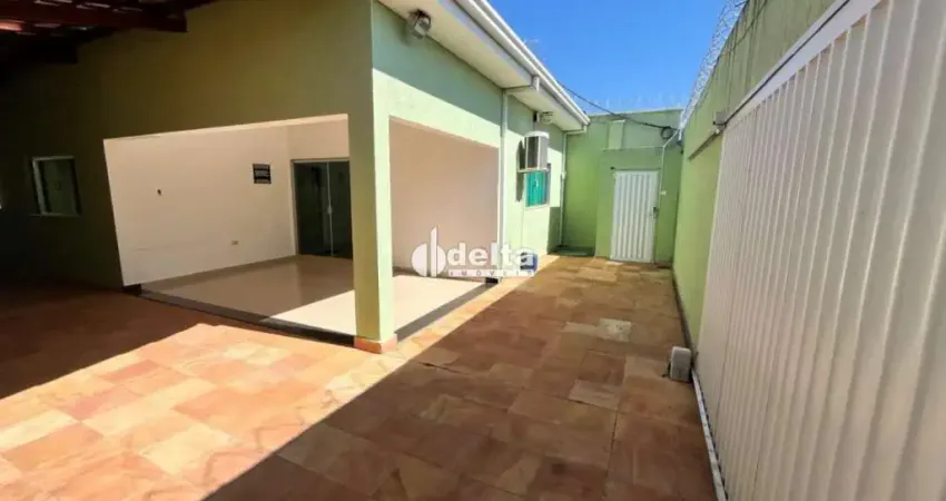 Casa residencial com 4 quartos sendo 3 suítes disponível para locação e venda no bairro alto umuarama em uberlândia - mg.