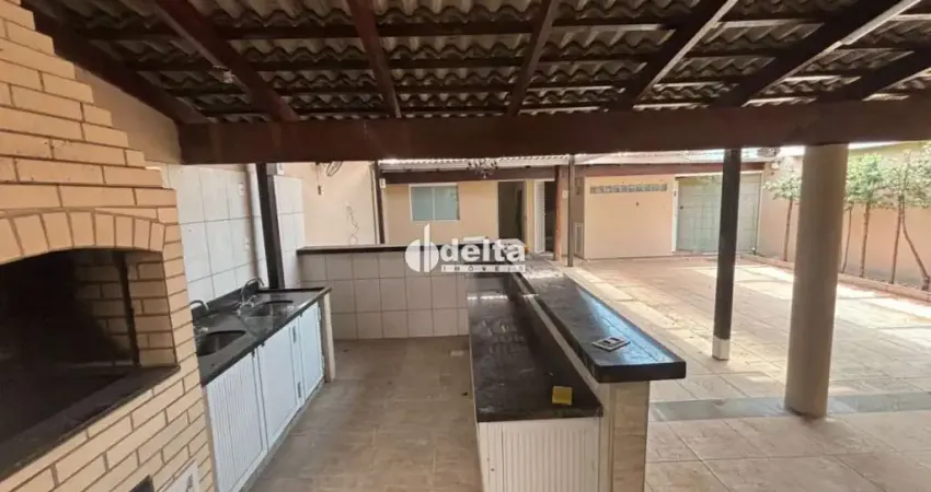 Casa residencial com 3 quartos sendo 1 suíte disponível para venda no bairro roosevelt em uberlândia-mg