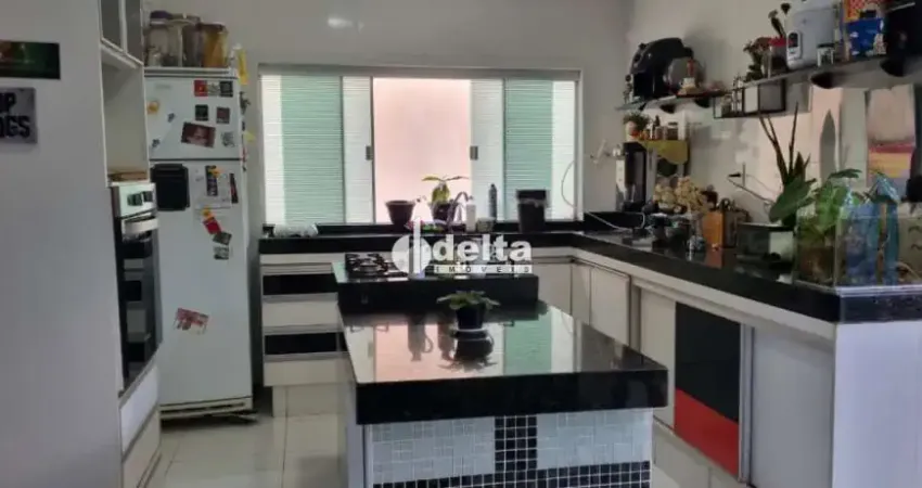 Casa com 3 quartos sendo 1 suite com sacada disponível para venda no bairro nova uberlândia em uberlândia-mg