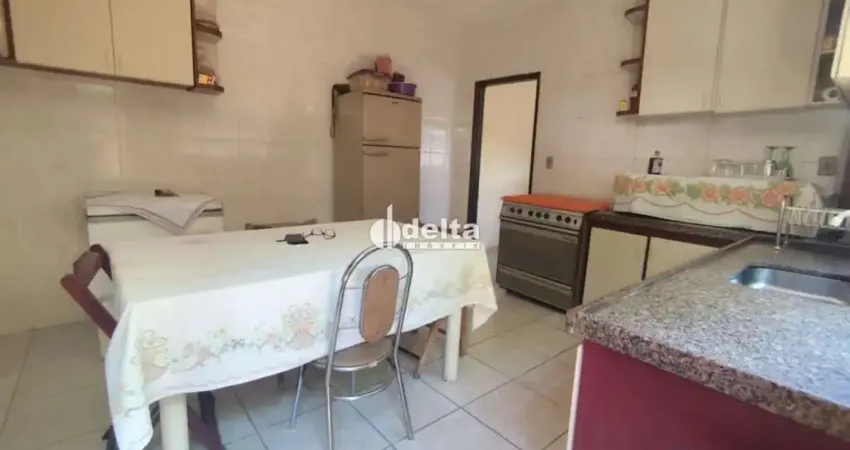Casa com 3 quartos sendo 1 suite disponível para venda no bairro santa mônica em uberlândia-mg