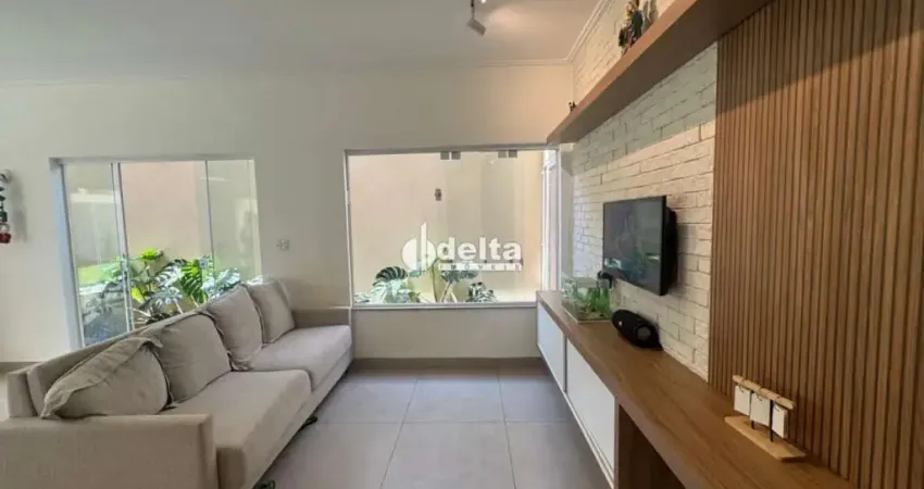 Casa com 3 quartos sendo 1 suíte disponível para venda no bairro santa mônica em uberlândia - mg.