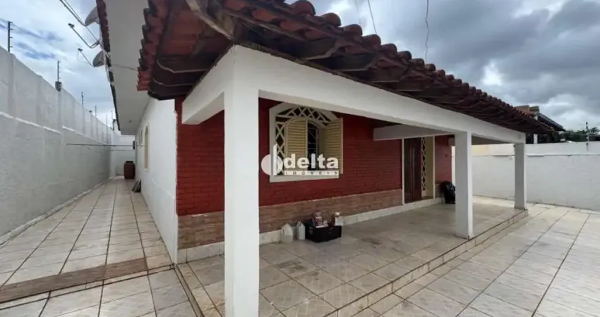 Casa residencial com 3 quartos sendo 1 suíte disponível para venda no bairro presidente roosevelt em uberlândia-mg