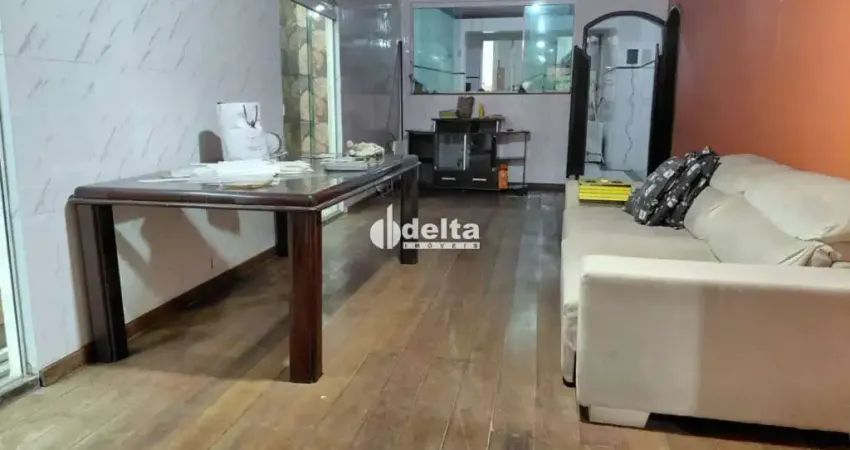 Casa residencial com 3 quartos sendo 1 suíte disponível para venda no bairro presidente roosevelt em uberlândia - mg.