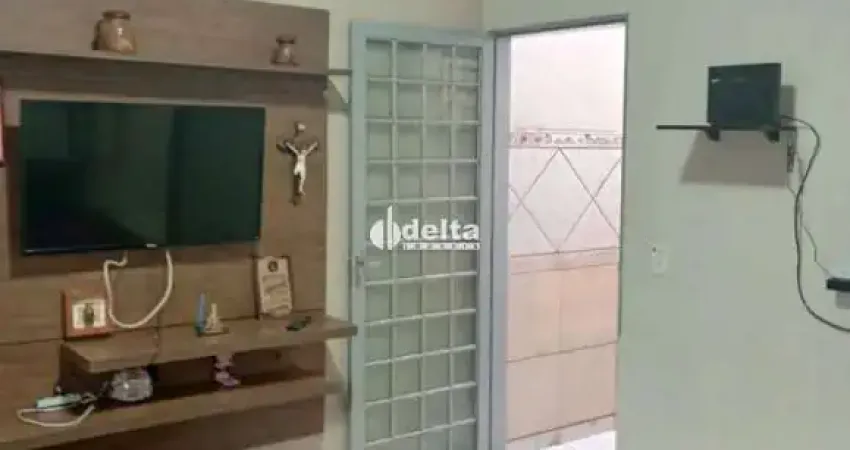 Casa residencial com 3 quartos sendo 1 suíte disponível no jardim patrícia em uberlândia - mg.