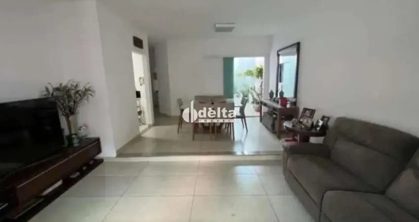 Casa residencial com 3 quartos sendo 1 suíte disponível para venda no bairro cidade jardim em uberlândia - mg.