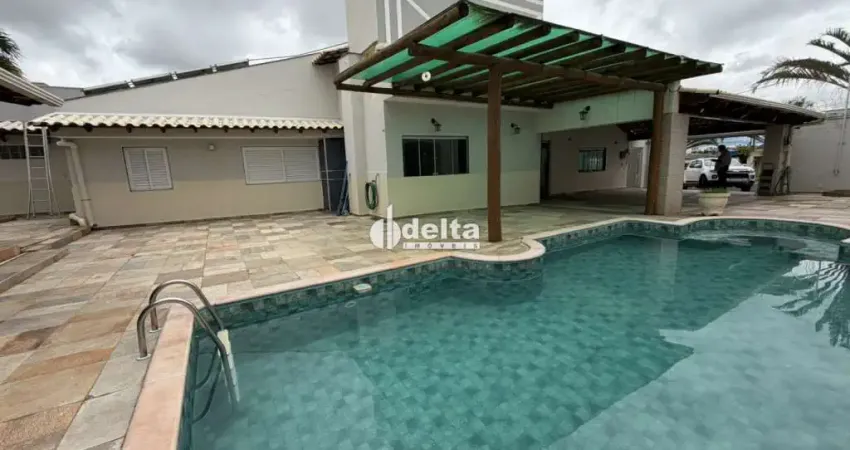 Casa residencial com 4 quartos sendo 3 suítes, disponível para locação no bairro jaraguá em uberlândia-mg