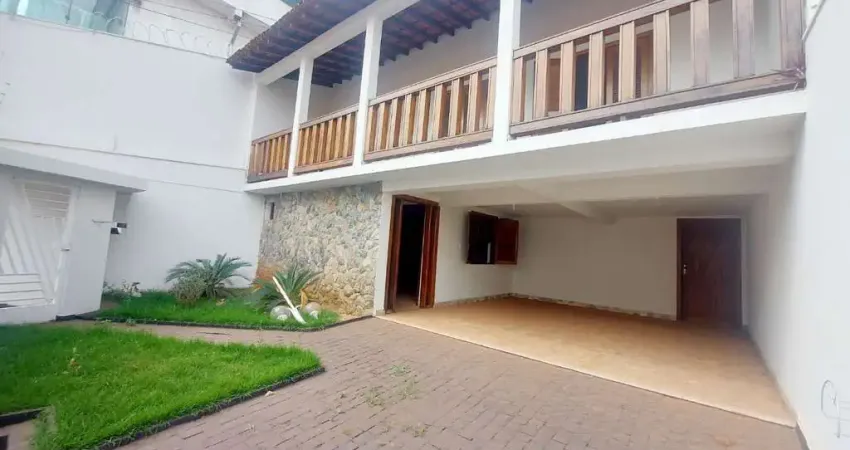 Casa residencial disponível para Locação e venda no bairro Tabajaras em Uberlândia-MG.