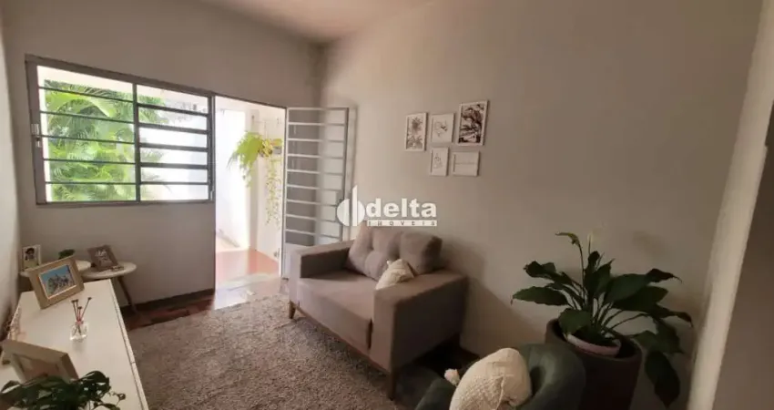 Imóvel residencial com 3 casa, disponível para venda no bairro Martins em Uberlândia-MG