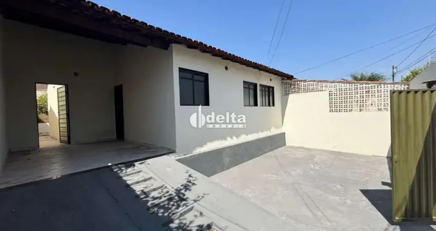 Casa em condomínio com 3 quartos sendo 1 suíte disponível para venda no bairro Osvaldo Rezende em Uberlândia-MG