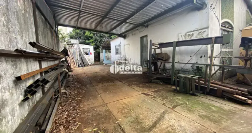 Casa residencial com 2 quartos disponível para venda no bairro Saraiva em Uberlândia-MG