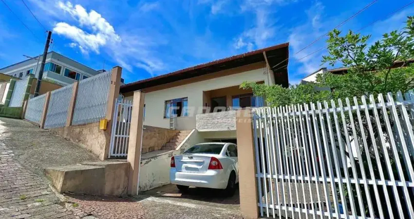 Casa com 4 quartos à venda no Garcia, Blumenau 
