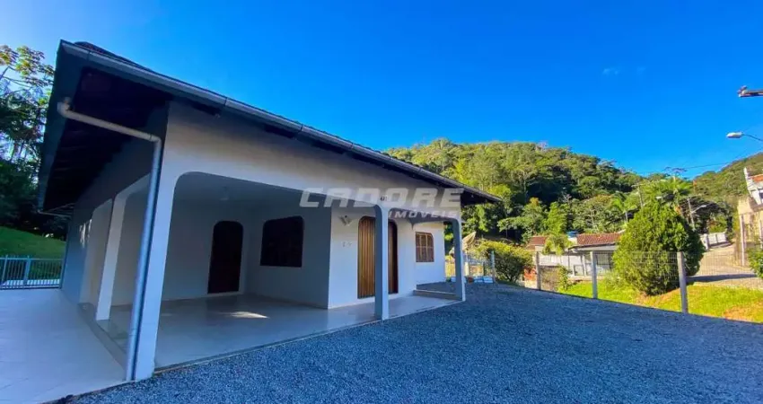 Casa com 3 quartos para alugar no Garcia, Blumenau
