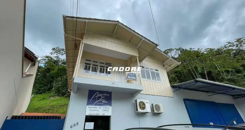 Casa com 3 quartos para alugar no Garcia, Blumenau